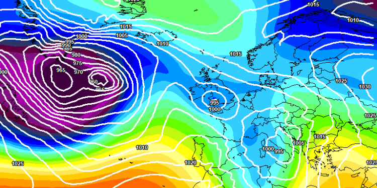 La situazione a 500 hpa prevista per le ore 13:00 di Domenica 25 Gennaio. In Abruzzo giornata instabile con piogge e delle nevicate in montagna oltre i 1400 m circa