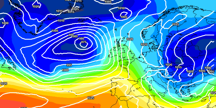 La situazione vista dal modello europeo ECMWF per le ore centrali della giornata di Domenica 11 Gennaio. Sull Abruzzo cielo poco nuvoloso e temperature leggermente sotto i valori del periodo in essere