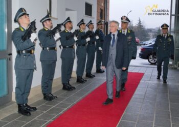 Prefetto Cusumano in visita al comando regionale della Guardia di Finanza, focus su legalità e territorio