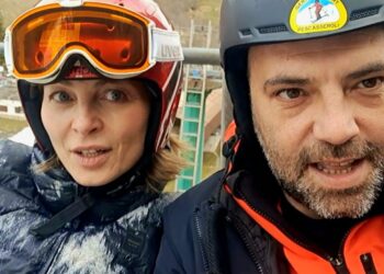 Violante Placido sceglie Pescasseroli per sciare: neve e fascino nel cuore del Parco