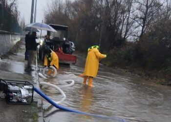 Maltempo senza tregua nella Marsica, allagamenti a Carsoli: interviene la Protezione civile (foto)