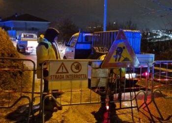 Grossa frana a ridosso di un asilo nido, paura all’Aquila