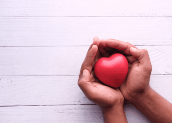 “Papà, il tuo cuore è diverso”: la lettera di Cinzia rompe il silenzio sull’amiloidosi cardiaca