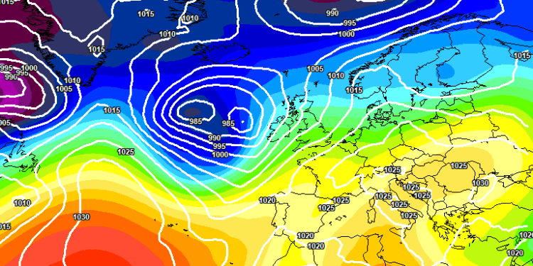 La situazione vista dal modello europeo ECMWF per le ore 13:00 di Domenica 1 Marzo, ingresso della primavera meteorologica. Sull Abruzzo, tuttavia ci sarà spazio a come sembra per della nuvolosità irregolare associato a qualche fenomeno a carattere di rovescio