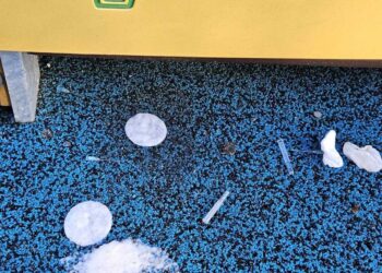 Shock a Tagliacozzo: siringhe e rifiuti sanitari nel parco giochi del centro (fotogallery)