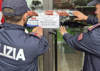 Kebab chiuso dalla polizia dopo rissa finita sui social, disposto allontanamento di due clienti per 4 anni