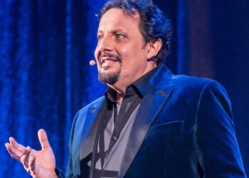 Enrico Brignano a Tagliacozzo: svelato il primo ospite del Festival di Mezza Estate