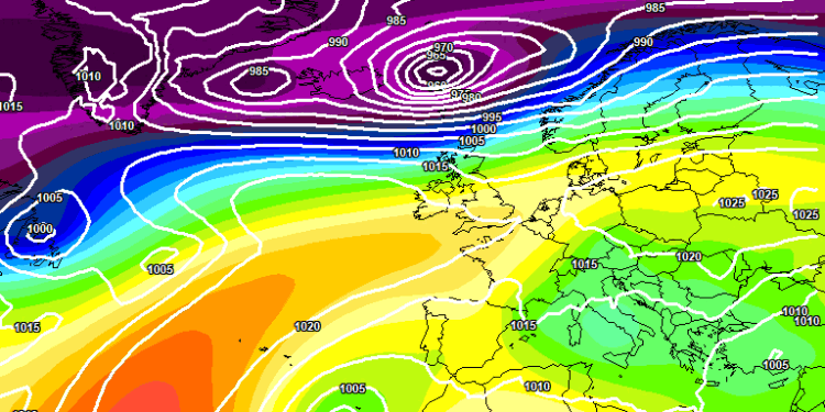La situazione vista dal modello europeo ECMWF, che vede sempre le nostre aree sotto l'influenza delle correnti da est. Saranno possibili dei fenomeni nel corso del pomeriggio sull Abruzzo