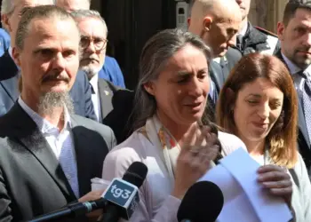 Catherine in lacrime da La Russa, vogliamo tornare a essere di nuovo una famiglia