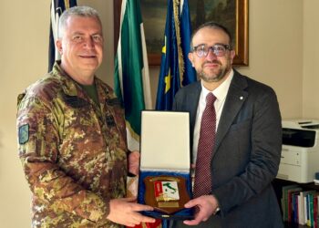 L’Aquila abbraccia il generale di Corpo d’Armata Gianpaolo Mirra