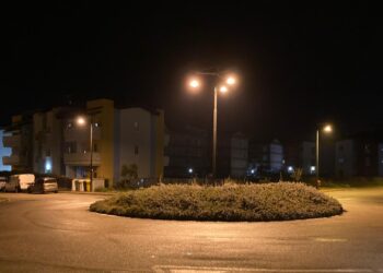 Amministrazione Comunale interviene alle Case Colorate: riattivata l’illuminazione nel quartiere di Cologna Spiaggia