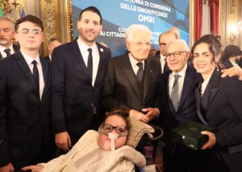 “Senza Mai Arrendersi”: il sorriso di Noemi conquista il Quirinale e il Presidente Mattarella