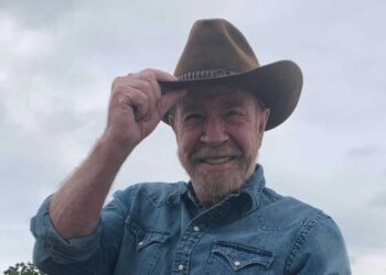 Addio a “Walker, Texas Ranger”, morto Chuck Norris: star del cinema d’azione. Aveva 86 anni