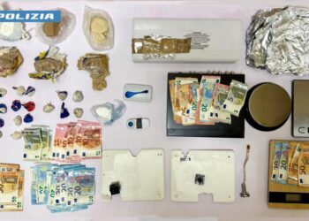 Droga e sistema di allerta in casa, due persone arrestate a Rancitelli