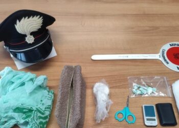 Resistenza a Pubblico Ufficiale, detenzione di sostanze stupefacenti e porto d’armi: denunciate 3 persone