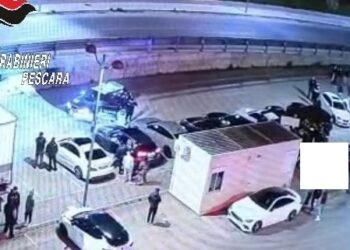 Stop alle gare clandestine nell’area parcheggi, blitz dei Carabinieri porta al sequestro di tre grosse auto