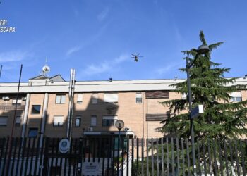 Picchia la compagna davanti ai bambini, 29enne arrestato dai carabinieri