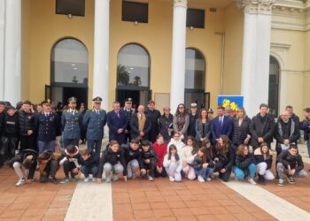 Don Aniello Manganiello e don Antonio Coluccia tra gli studenti di Giulianova per il premio Borsellino
