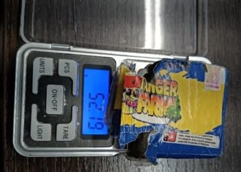 Droga e manganello nascosti nel giubbotto, fuga e testata a un carabiniere: denunciato 20enne