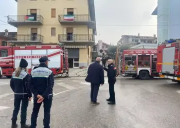Incendio in una palazzina di Atessa, in sei intossicati