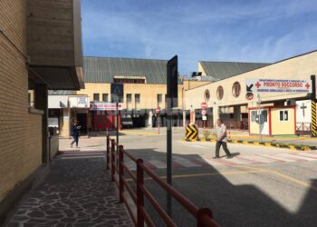 Trasporto eccezionale al San Salvatore: divieto di sosta in via Pertini