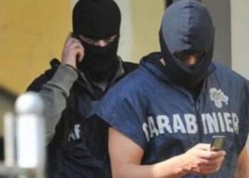 Minorenne abruzzese progettava una strage a scuola: sventato il piano terroristico