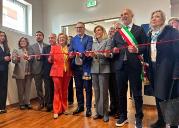 Inaugurata all’alberghiero “De Cecco” di Pescara la nuova aula magna dedicata a Peppe De Cecco