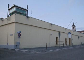 Allarme nel carcere di San Nicola, evade un detenuto: in corso una caccia all’uomo