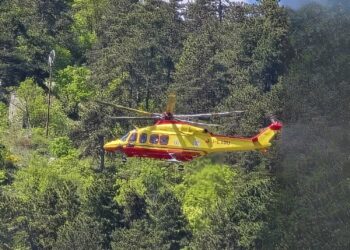 Cade dal terzo piano a Tagliacozzo: 57enne in rianimazione all’Aquila