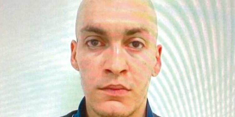 Evasione dal carcere di Avezzano, diramata la foto: caccia all’uomo e massima allerta in città