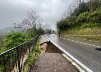 Le frane isolano Manoppello e bloccano la S.S 539, De Luca sollecita intervento immediato Anas