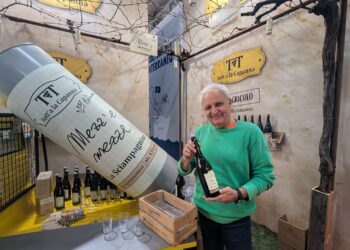 “Lu Sciampagnino” di N’duccio conquista il Vinitaly: tra sociologia popolare e bollicine naturali