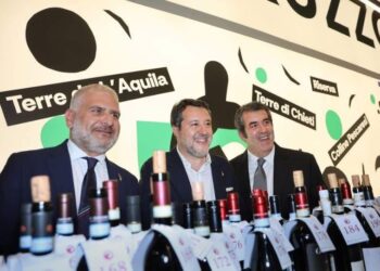 Il vicepremier Salvini visita il Padiglione Abruzzo al Vinitaly: “Un simbolo della qualità Made in Italy”