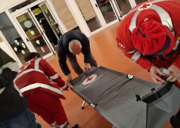 Incendio al Santuario dei Bisognosi, la notte degli evacuati: tra soccorsi e solidarietà