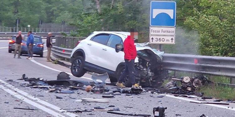 Dramma sulla Sora-Avezzano: il bilancio è di un morto e due feriti nello scontro frontale di Balsorano