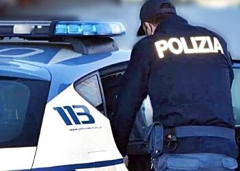 Tenta il furto al Globo, denunciato dalla polizia e allontanato dalla città