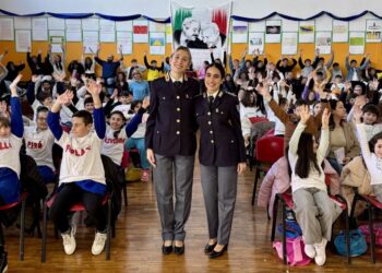 La polizia di Stato incontra i giovani: legalità e rispetto al centro all’IC Falcone e Borsellino