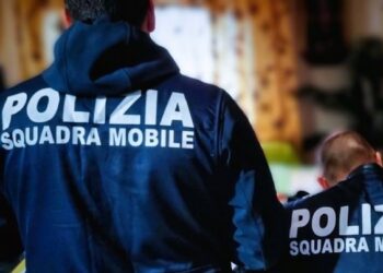 Minacce, estorsione e atti persecutori: 59enne arrestato dalla polizia