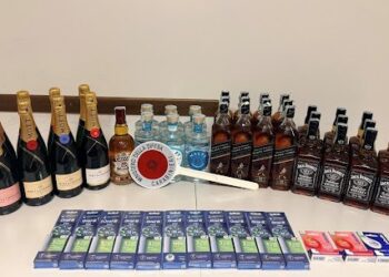 Superalcolici rubati nel supermercato: i carabinieri arrestano due uomini