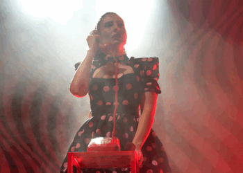 Ditonellapiaga infiamma L’Aquila, oltre 2000 studenti al concerto gratuito del COOLture Fest