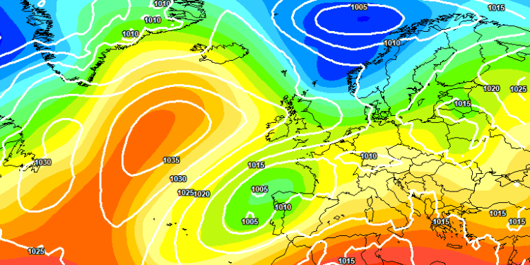 In figura la situazione a 500 hpa, vista dal modello europeo ECMWF. Sulla nostra regione la mattinata appare discreta, mentre delle precipitazioni sui settori interni saranno presenti nel corso delle ore pomeridiane