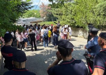 Gli alunni delle scuole primarie di Penne in visita alla compagnia carabinieri