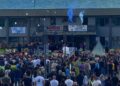 Lacrime, fiori e palloncini: in centinaia per l’ultimo saluto a Federico Ponziani
