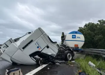 Autocisterna contro guard rail sull’autostrada A14, ferito il conducente