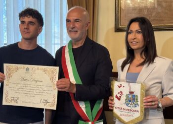 Matteo Dagasso premiato in Comune da Masci e Martelli: “La città è fiera di te”