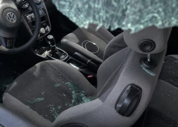 Notte di devastazione a Carsoli: 14 auto spaccate tentativi di furto nelle aziende, città sotto choc