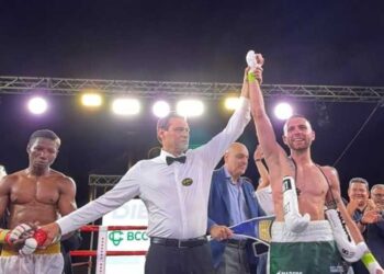 La grande boxe Ad Avezzano, Gianluca Valente Re dei superpiuma: conquista il titolo italiano