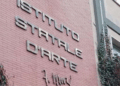 Partita la demolizione dell’ex Istituto d’Arte: al suo posto un parcheggio da 100 posti