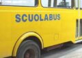 Bimba di 3 anni non si trova, poi la scoperta shock: dimenticata nello scuolabus. Indagini in corso