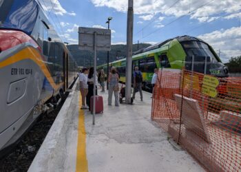 Caos sulla linea ferroviaria Avezzano-Roma: treni fermi e passeggeri sotto il sole